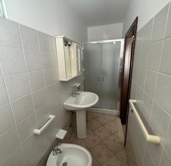 تختخواب و صبحانه Freya Rooms