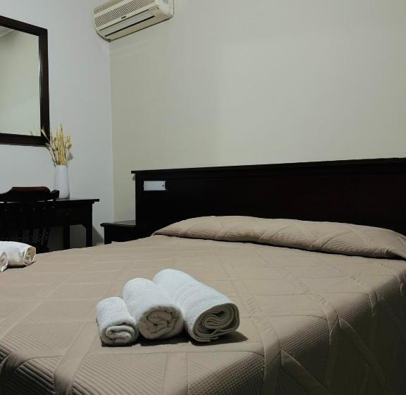 تختخواب و صبحانه Freya Rooms