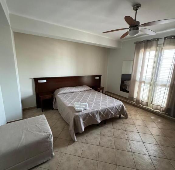 تختخواب و صبحانه Freya Rooms