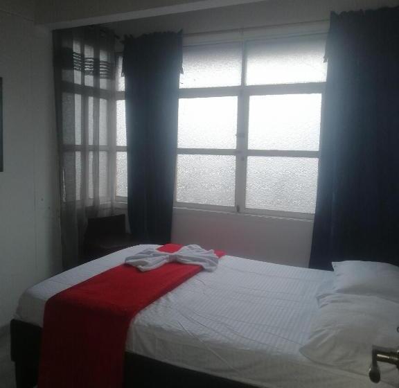 تختخواب و صبحانه Hostal Donde Alejo