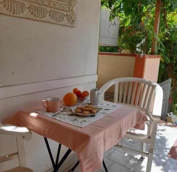 تختخواب و صبحانه Via Buonarroti