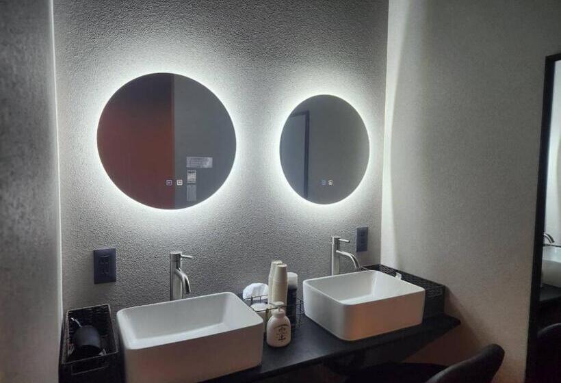 מלון כמוסות Galaxy Pod