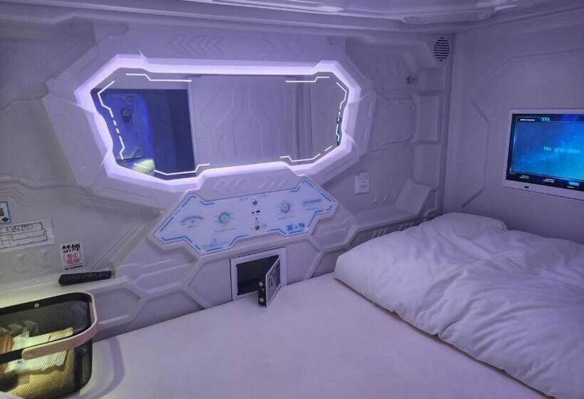 מלון כמוסות Galaxy Pod