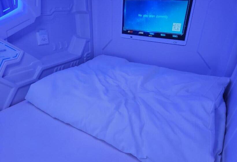 מלון כמוסות Galaxy Pod