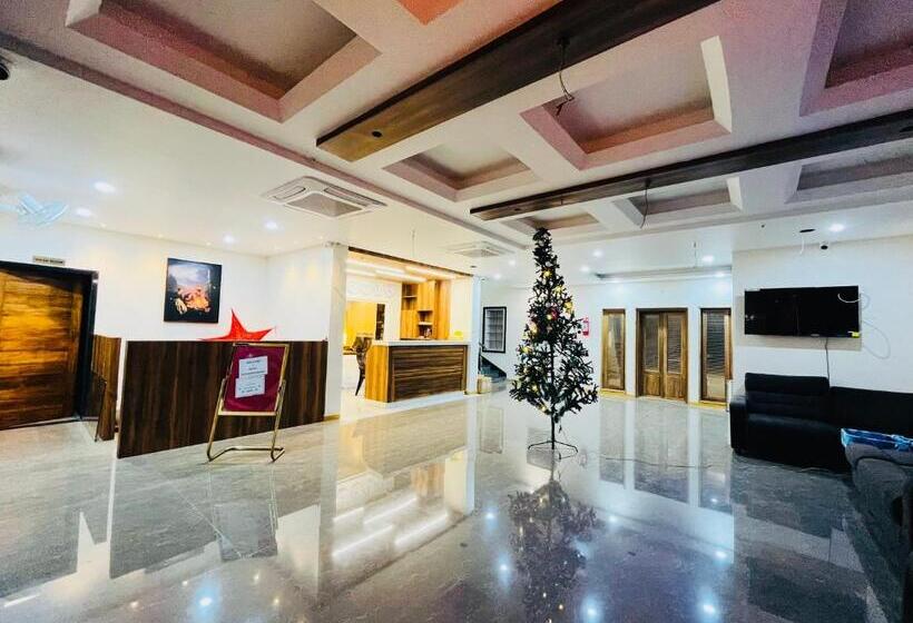 هتل Gokulam Grand