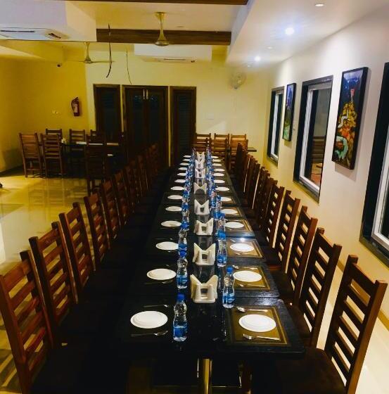 هتل Gokulam Grand