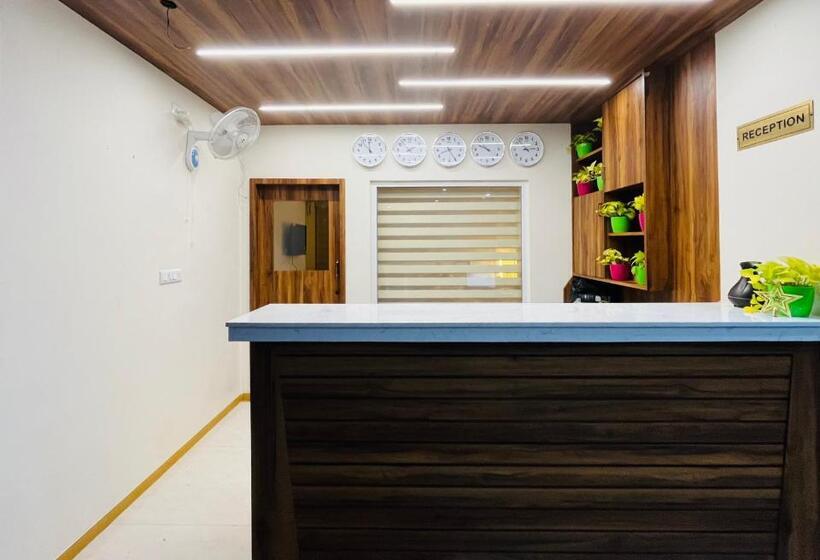 هتل Gokulam Grand