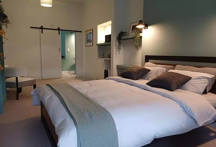 ペンション Crescent House