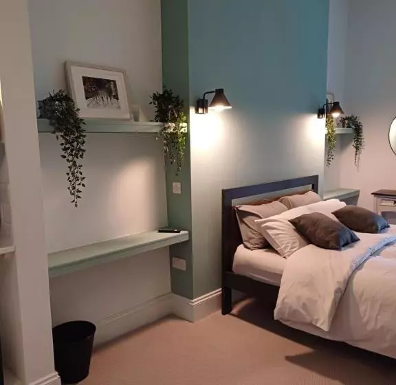 ペンション Crescent House