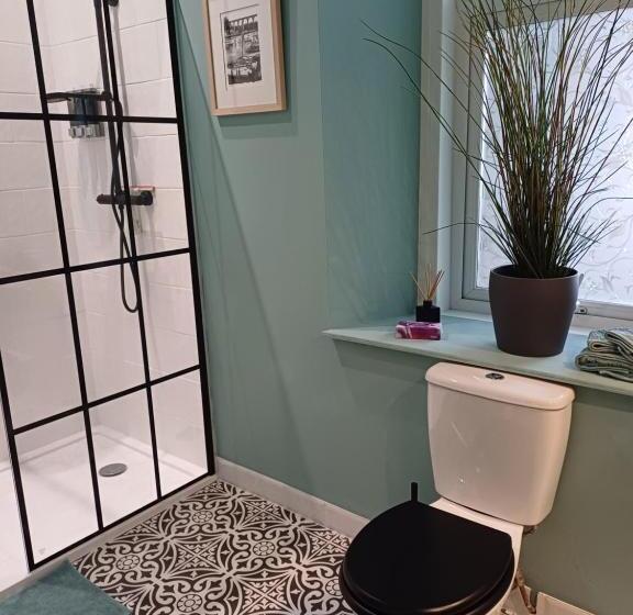 پانسیون Crescent House