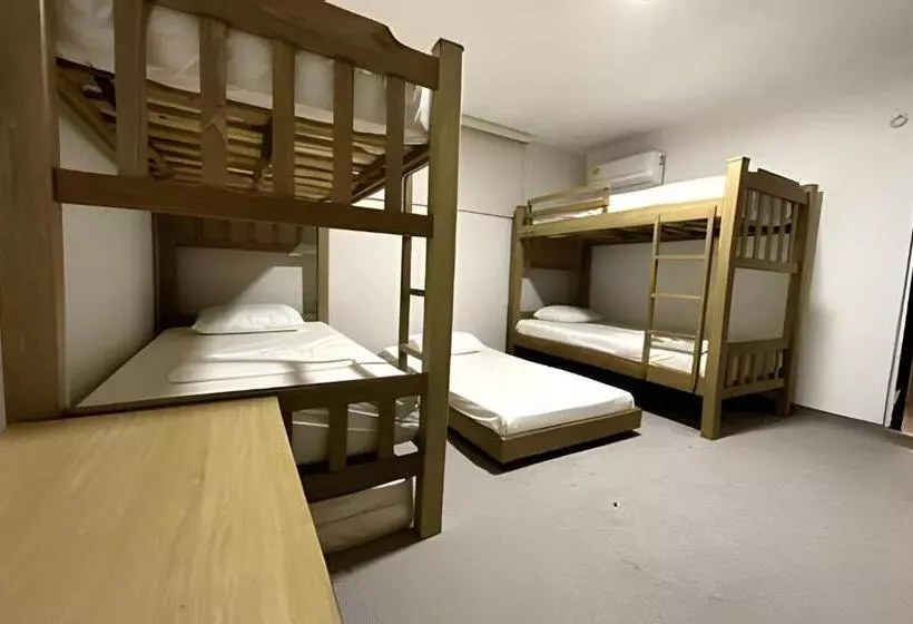 Retkeilymaja Gl Hostal Habitacion Familiar