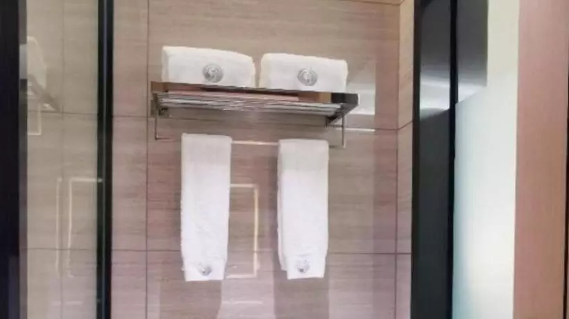 Gya Hotel Jurong England International