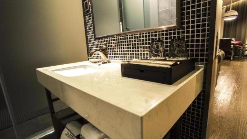 Otel James Joyce Coffetel·shanghai Jinshan City Beach Bailian Shopping Center