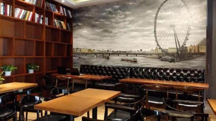 Otel James Joyce Coffetel·shanghai Jinshan City Beach Bailian Shopping Center