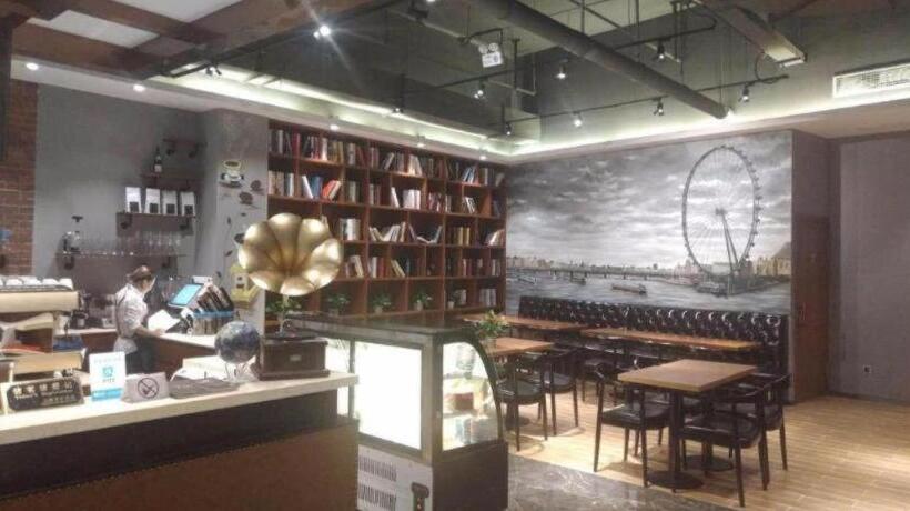 Otel James Joyce Coffetel·shanghai Jinshan City Beach Bailian Shopping Center