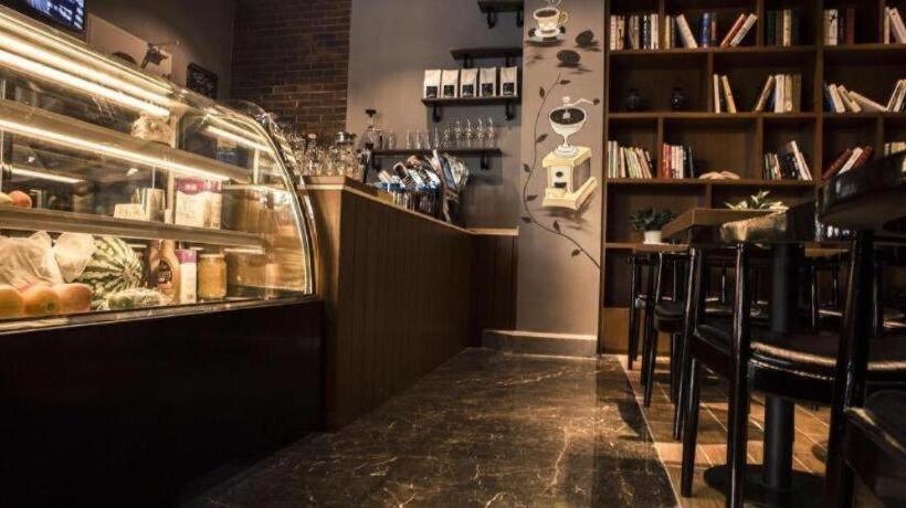 Otel James Joyce Coffetel·shanghai Jinshan City Beach Bailian Shopping Center