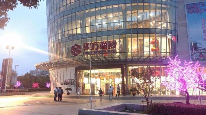 Otel James Joyce Coffetel·shanghai Jinshan City Beach Bailian Shopping Center