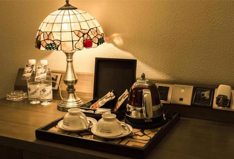 Otel James Joyce Coffetel·shanghai Jinshan City Beach Bailian Shopping Center