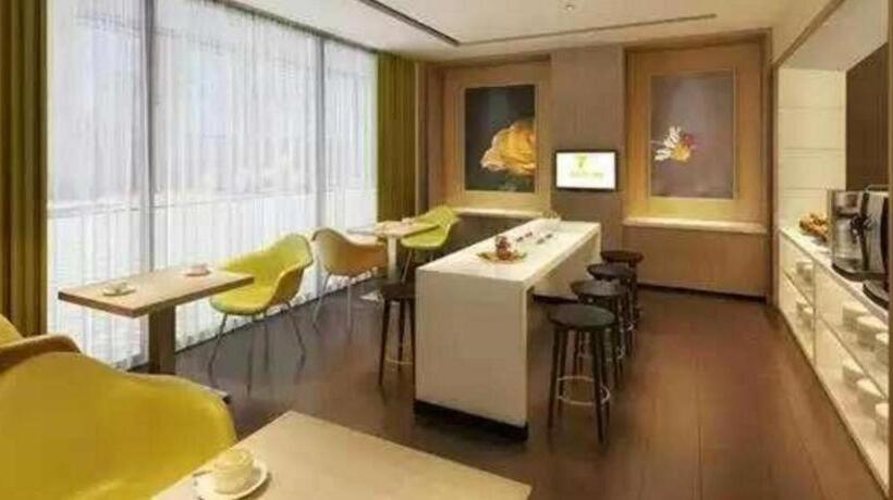 Iu Hotel Yuncheng Tiaoshan Street High Speed Railway Station Branch