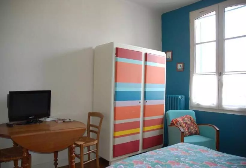 پانسیون Chambre Indépendante Avec Salle De Bains Privée