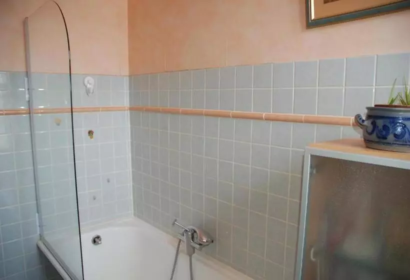 پانسیون Chambre Indépendante Avec Salle De Bains Privée