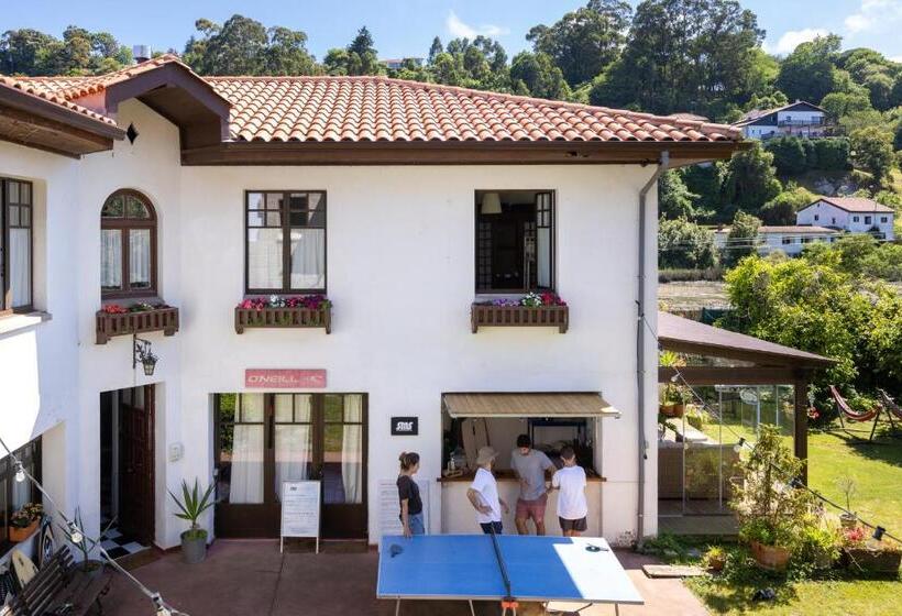 هاستل Santa Marina Surf