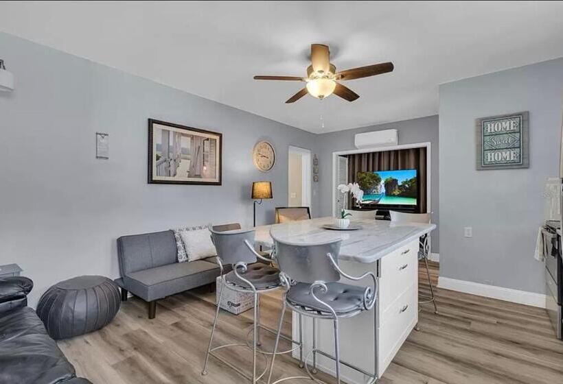 مبيت وإفطار Beautiful Villa In Downtown