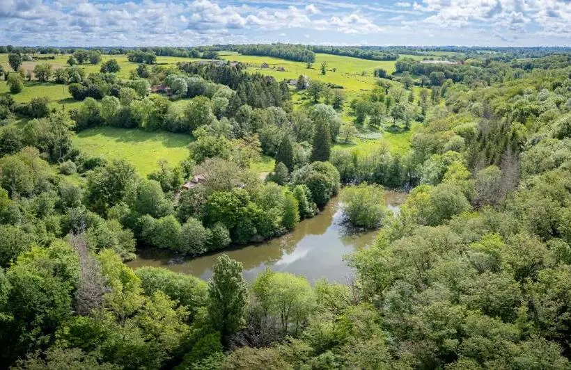ベッドアンドブレックファースト Moulin De Retord, Côté étang Chambres D Hôtes