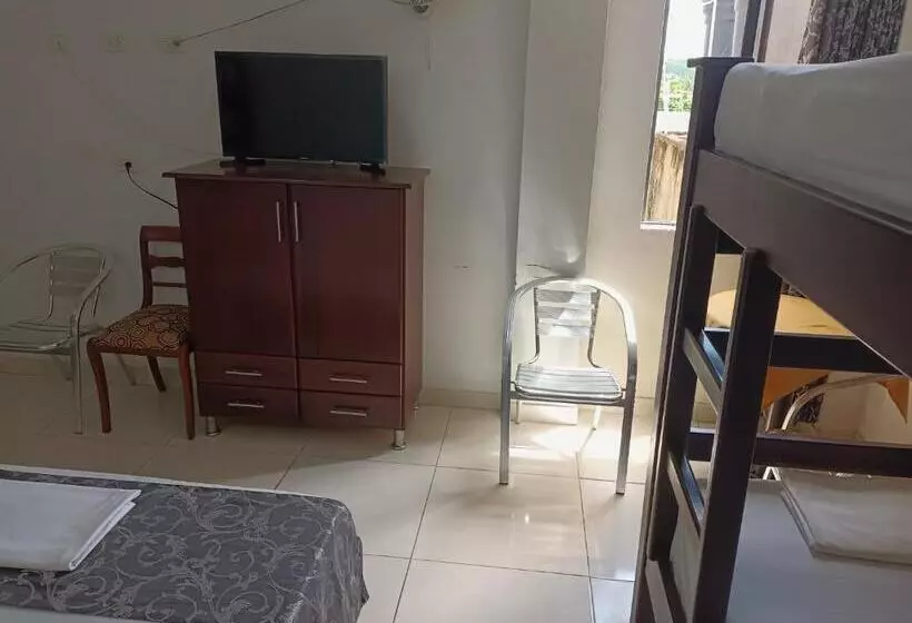 هتل Av 15