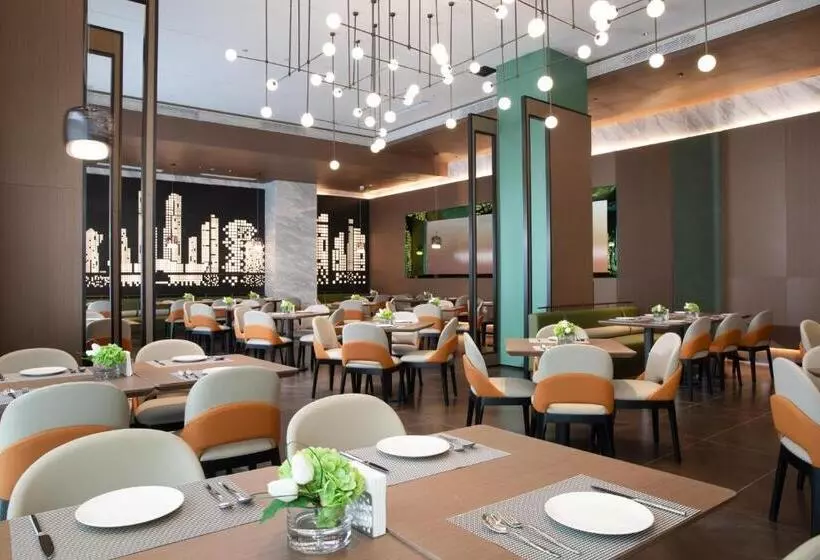 هتل Hilton By Hampton Chengdu North Railway Station