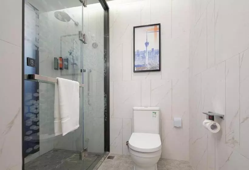 هتل Hilton By Hampton Chengdu North Railway Station