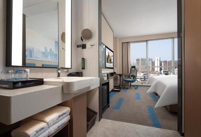בית מלון כפרי Hilton By Hampton Chengdu North Railway Station