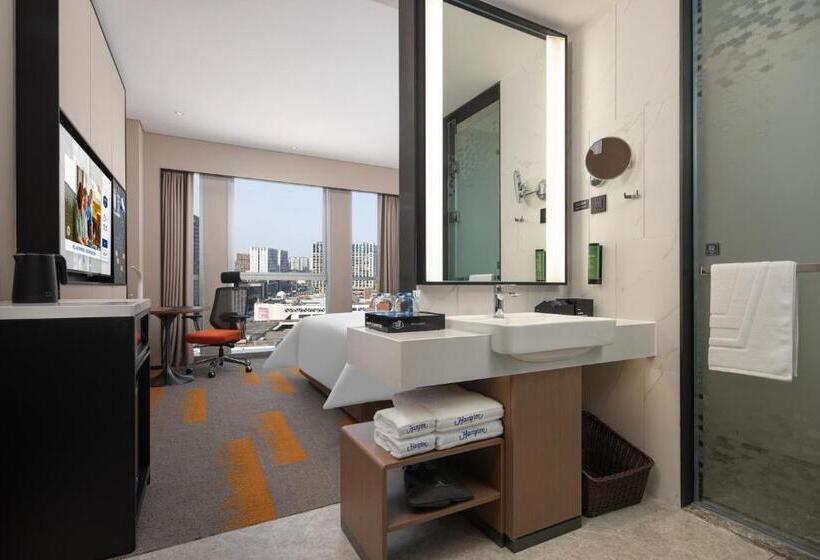 בית מלון כפרי Hilton By Hampton Chengdu North Railway Station