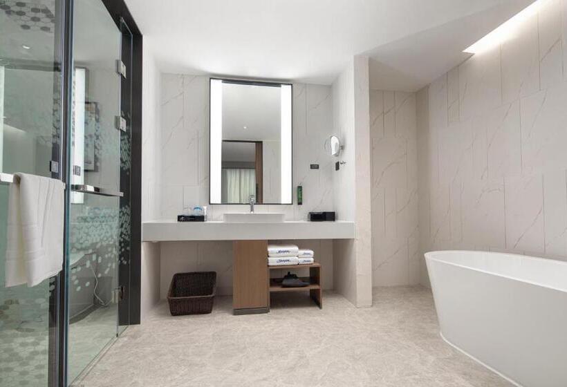 בית מלון כפרי Hilton By Hampton Chengdu North Railway Station