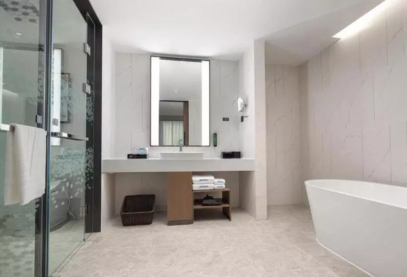 هتل Hilton By Hampton Chengdu North Railway Station