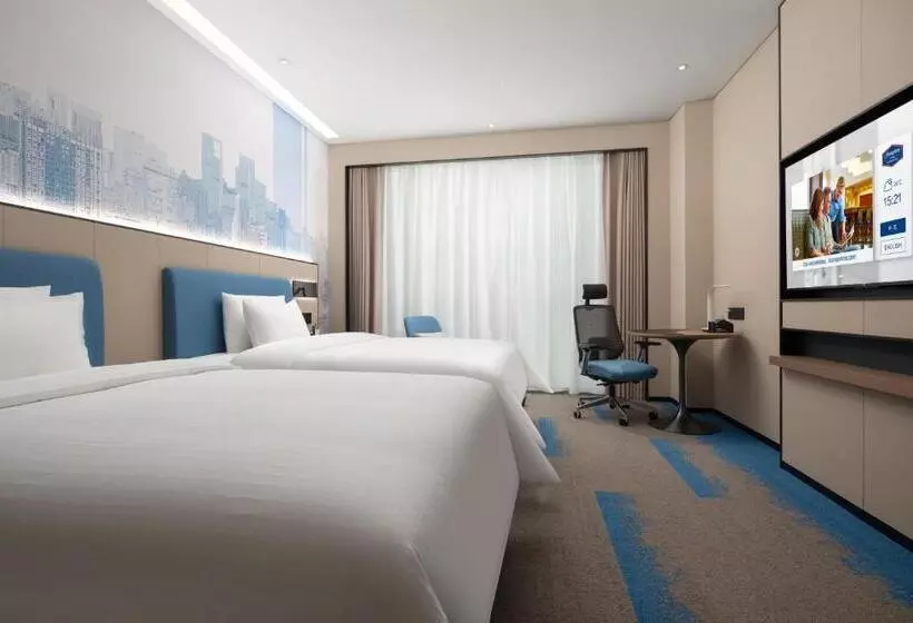 هتل Hilton By Hampton Chengdu North Railway Station