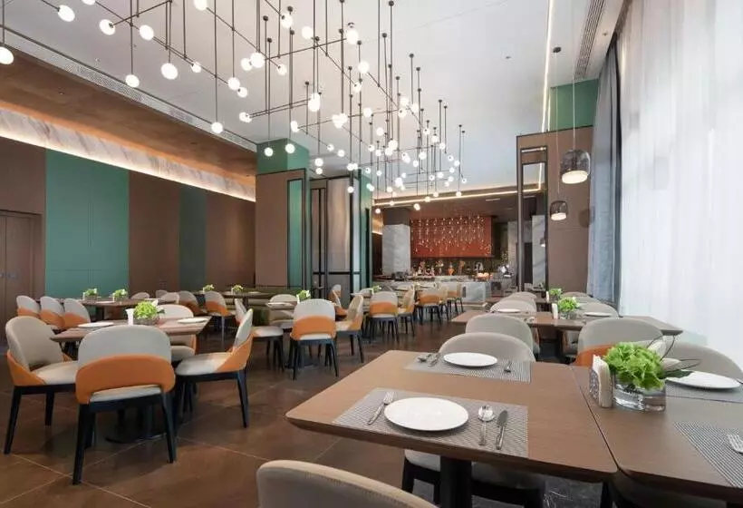 هتل Hilton By Hampton Chengdu North Railway Station