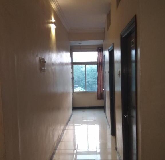 فندق J K And Restaurant