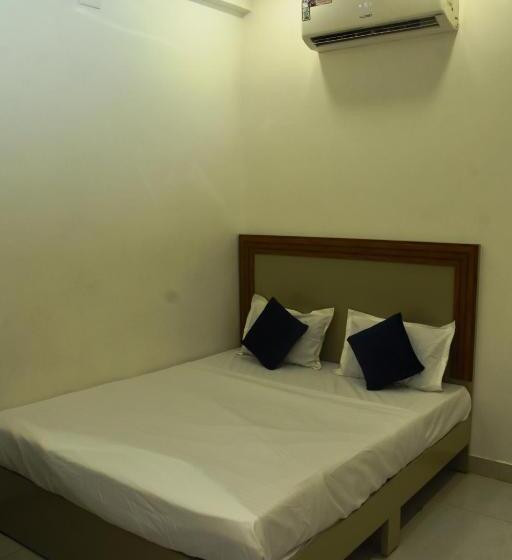 فندق J K And Restaurant