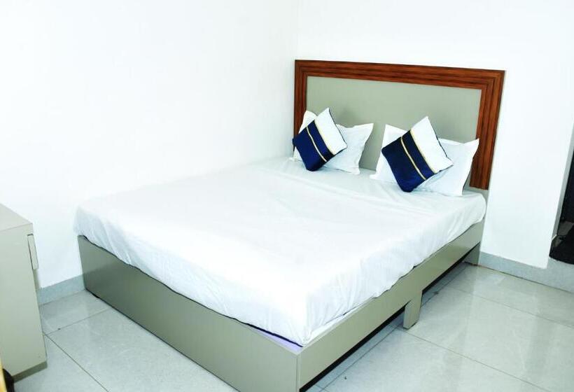 فندق J K And Restaurant