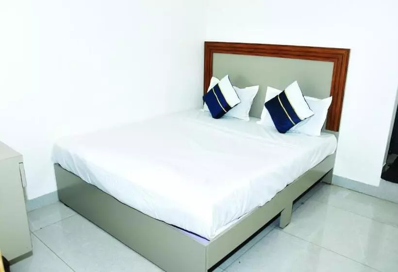 ホテル J K And Restaurant