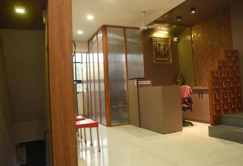 فندق J K And Restaurant