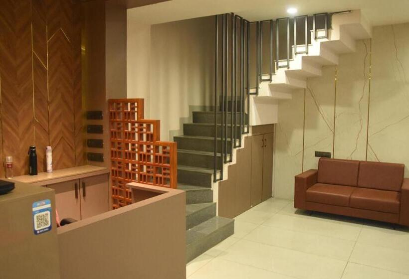 فندق J K And Restaurant