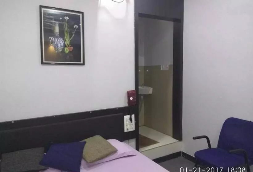 ホテル J K And Restaurant