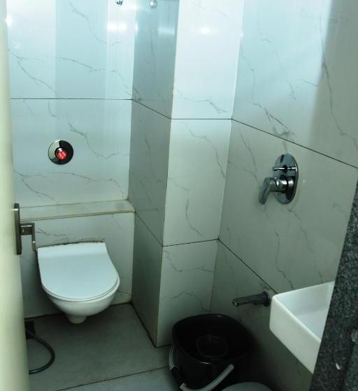 فندق J K And Restaurant