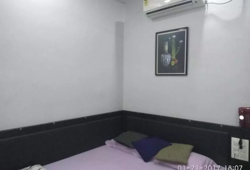 ホテル J K And Restaurant