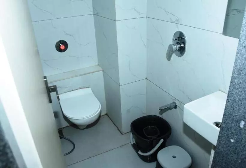 ホテル J K And Restaurant