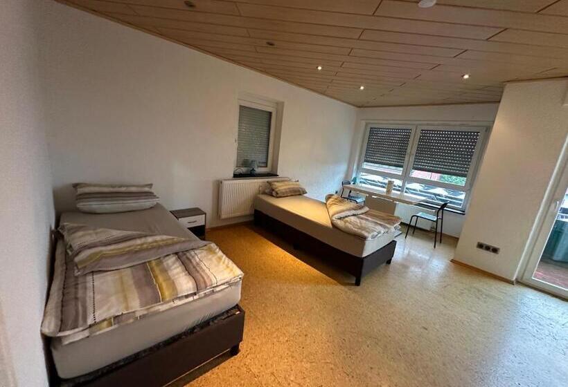 호텔 Monteuren Und Studentenwohnungen Bettvermietung