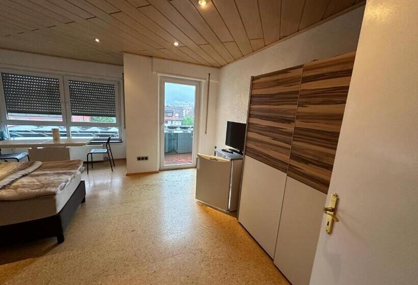 호텔 Monteuren Und Studentenwohnungen Bettvermietung