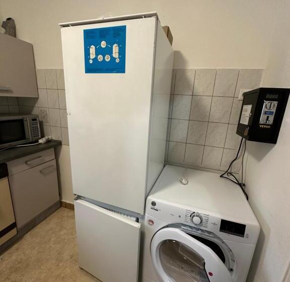 호텔 Monteuren Und Studentenwohnungen Bettvermietung